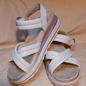 Vionic Cream Crisscross Platform Sandals